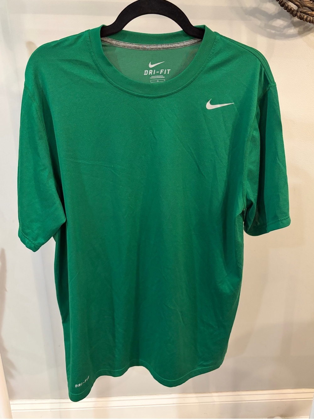 Nike Men's Dri-FIT Green Performance T-Shirt size large